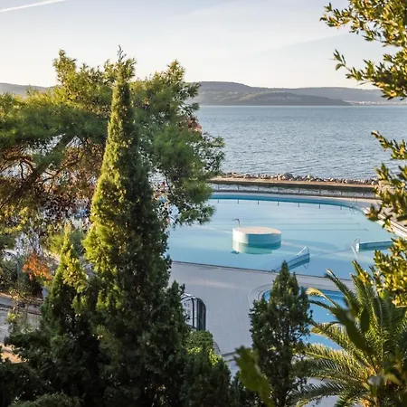 Arija - 3* Debeli Rtic